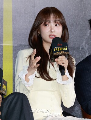 【フォト】和気あいあいとした雰囲気でインタビューに臨む『CASHERO』のキャストたち