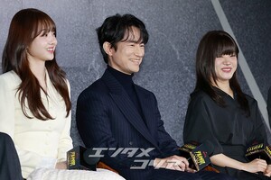 【フォト】和気あいあいとした雰囲気でインタビューに臨む『CASHERO』のキャストたち