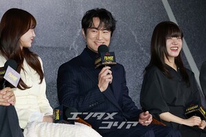 【フォト】和気あいあいとした雰囲気でインタビューに臨む『CASHERO』のキャストたち