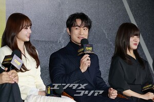 【フォト】和気あいあいとした雰囲気でインタビューに臨む『CASHERO』のキャストたち