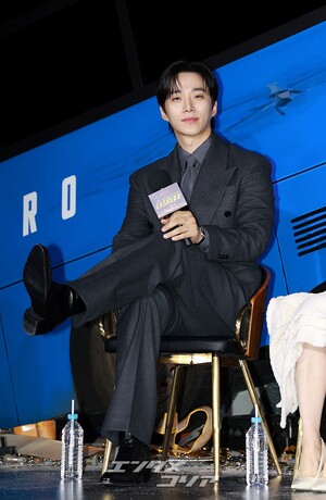 【フォト】和気あいあいとした雰囲気でインタビューに臨む『CASHERO』のキャストたち