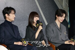 【フォト】和気あいあいとした雰囲気でインタビューに臨む『CASHERO』のキャストたち