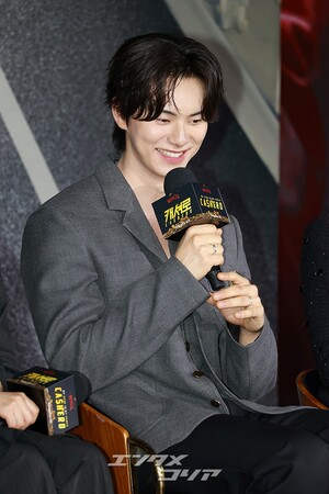 【フォト】和気あいあいとした雰囲気でインタビューに臨む『CASHERO』のキャストたち