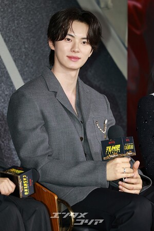 【フォト】和気あいあいとした雰囲気でインタビューに臨む『CASHERO』のキャストたち