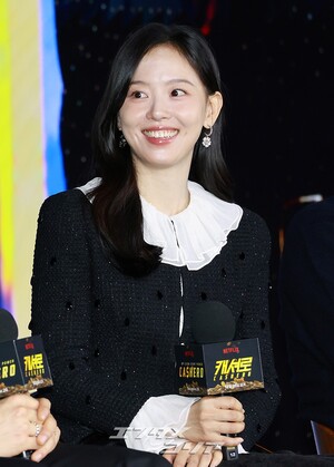 【フォト】和気あいあいとした雰囲気でインタビューに臨む『CASHERO』のキャストたち