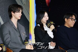 【フォト】和気あいあいとした雰囲気でインタビューに臨む『CASHERO』のキャストたち