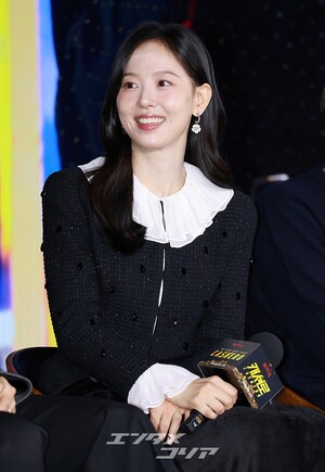 【フォト】和気あいあいとした雰囲気でインタビューに臨む『CASHERO』のキャストたち