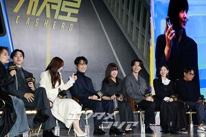 【フォト】和気あいあいとした雰囲気でインタビューに臨む『CASHERO』のキャストたち