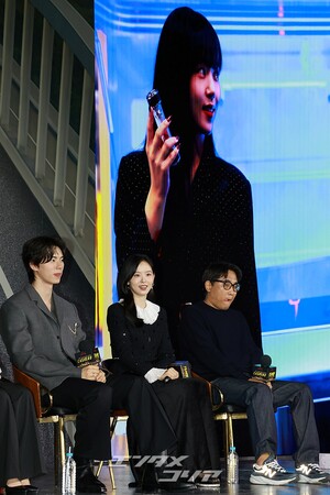 【フォト】和気あいあいとした雰囲気でインタビューに臨む『CASHERO』のキャストたち