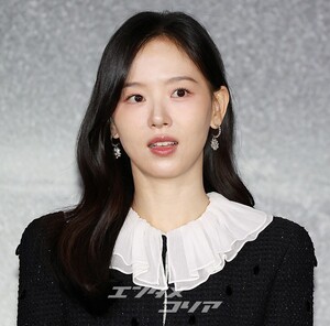 【フォト】和気あいあいとした雰囲気でインタビューに臨む『CASHERO』のキャストたち