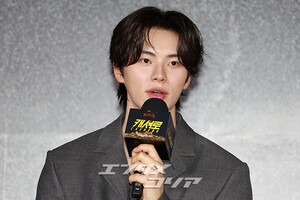 【フォト】和気あいあいとした雰囲気でインタビューに臨む『CASHERO』のキャストたち