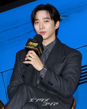 【フォト】和気あいあいとした雰囲気でインタビューに臨む『CASHERO』のキャストたち