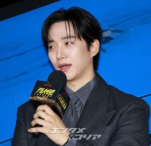 【フォト】和気あいあいとした雰囲気でインタビューに臨む『CASHERO』のキャストたち