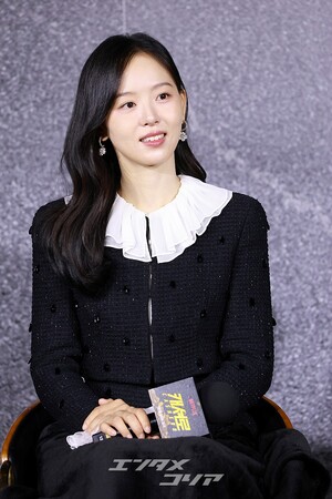 【フォト】和気あいあいとした雰囲気でインタビューに臨む『CASHERO』のキャストたち