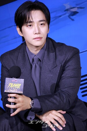 【フォト】和気あいあいとした雰囲気でインタビューに臨む『CASHERO』のキャストたち