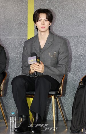 【フォト】和気あいあいとした雰囲気でインタビューに臨む『CASHERO』のキャストたち