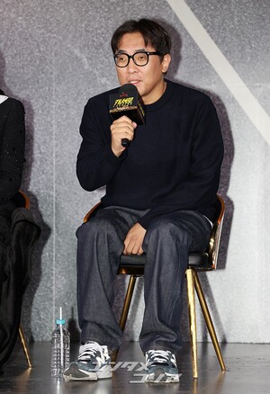 【フォト】和気あいあいとした雰囲気でインタビューに臨む『CASHERO』のキャストたち