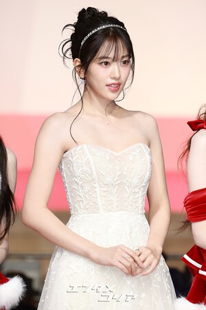 【フォト】IVE、サンタガールに変身＝2025 SBS歌謡大典