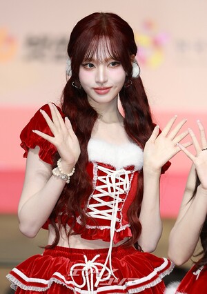 【フォト】IVE、サンタガールに変身＝2025 SBS歌謡大典