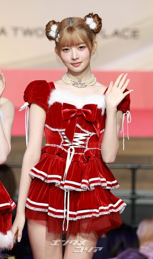 【フォト】IVE、サンタガールに変身＝2025 SBS歌謡大典