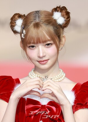 【フォト】IVE、サンタガールに変身＝2025 SBS歌謡大典