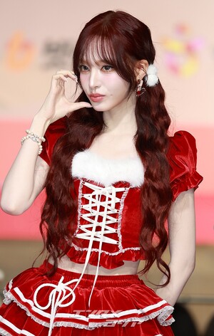 【フォト】IVE、サンタガールに変身＝2025 SBS歌謡大典