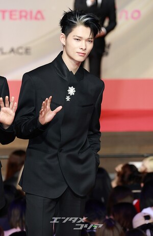 【フォト】ENHYPEN、黒の装いに視線集中＝2025 SBS歌謡大典