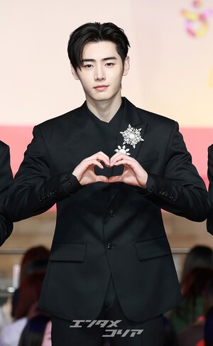 【フォト】ENHYPEN、黒の装いに視線集中＝2025 SBS歌謡大典