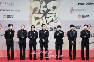 【フォト】ENHYPEN、黒の装いに視線集中＝2025 SBS歌謡大典