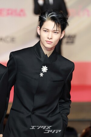 【フォト】ENHYPEN、黒の装いに視線集中＝2025 SBS歌謡大典