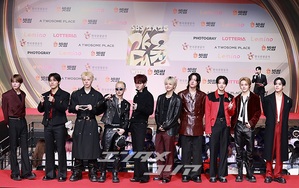 【フォト】ENHYPEN、黒の装いに視線集中＝2025 SBS歌謡大典