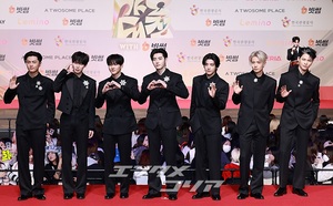 【フォト】ENHYPEN、黒の装いに視線集中＝2025 SBS歌謡大典