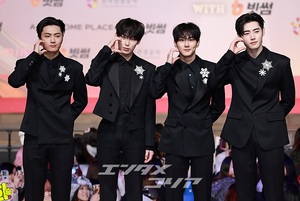 【フォト】ENHYPEN、黒の装いに視線集中＝2025 SBS歌謡大典