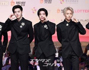【フォト】ENHYPEN、黒の装いに視線集中＝2025 SBS歌謡大典