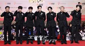 【フォト】ENHYPEN、黒の装いに視線集中＝2025 SBS歌謡大典