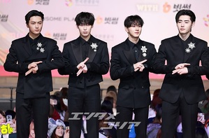 【フォト】ENHYPEN、黒の装いに視線集中＝2025 SBS歌謡大典