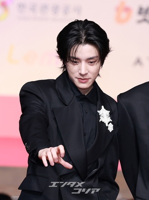 【フォト】ENHYPEN、黒の装いに視線集中＝2025 SBS歌謡大典