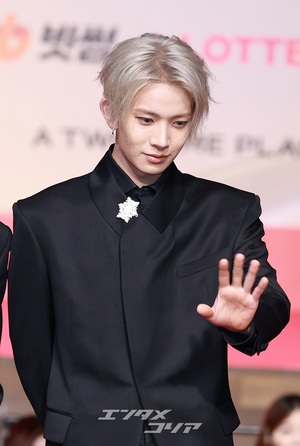 【フォト】ENHYPEN、黒の装いに視線集中＝2025 SBS歌謡大典