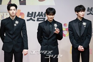 【フォト】ENHYPEN、黒の装いに視線集中＝2025 SBS歌謡大典