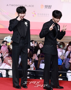 【フォト】ENHYPEN、黒の装いに視線集中＝2025 SBS歌謡大典