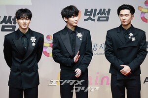 【フォト】ENHYPEN、黒の装いに視線集中＝2025 SBS歌謡大典