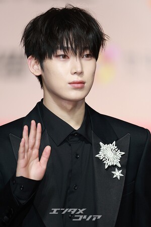 【フォト】ENHYPEN、黒の装いに視線集中＝2025 SBS歌謡大典