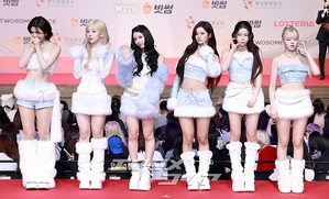 【フォト】NMIXXの「ブルー・クリスマス」＝2025 SBS歌謡大典