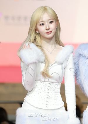 【フォト】NMIXXの「ブルー・クリスマス」＝2025 SBS歌謡大典