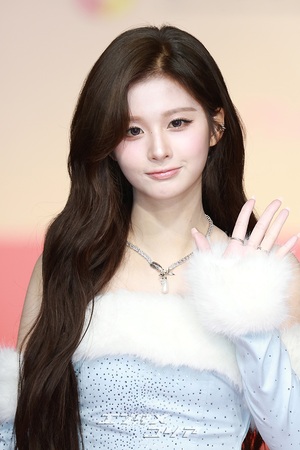 【フォト】NMIXXの「ブルー・クリスマス」＝2025 SBS歌謡大典