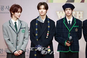 【フォト】TWS、魔法学校から飛び出してきたような少年らしさ＝2025 SBS歌謡大典