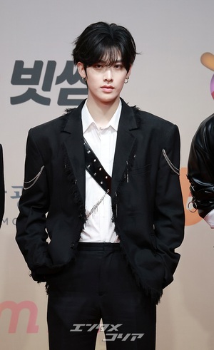 【フォト】ZEROBASEONE、レザージャケット＆デニムで素敵な彼氏コーデ＝2025 SBS歌謡大典