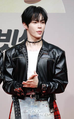【フォト】ZEROBASEONE、レザージャケット＆デニムで素敵な彼氏コーデ＝2025 SBS歌謡大典