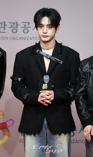 【フォト】ZEROBASEONE、レザージャケット＆デニムで素敵な彼氏コーデ＝2025 SBS歌謡大典