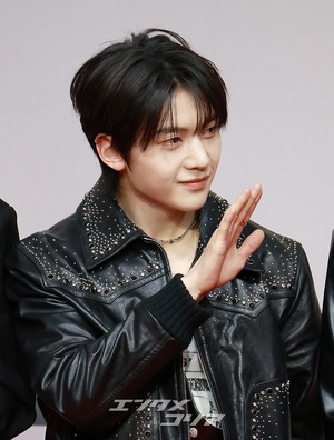 【フォト】ZEROBASEONE、レザージャケット＆デニムで素敵な彼氏コーデ＝2025 SBS歌謡大典